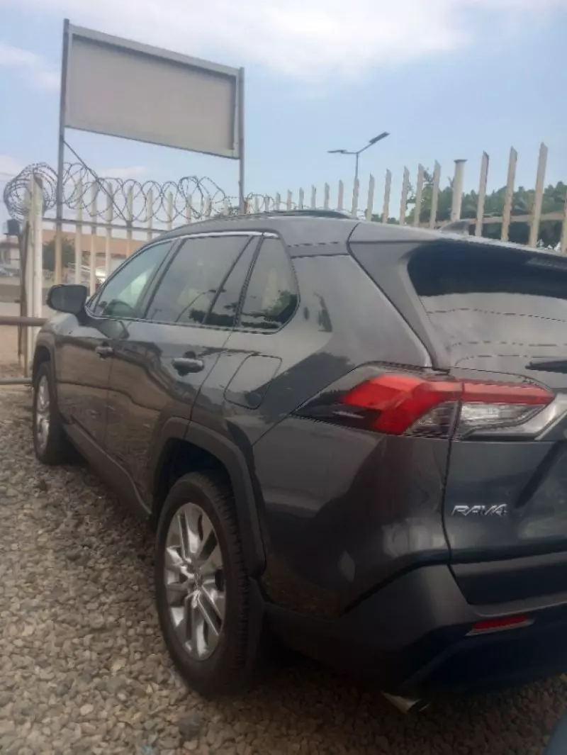 Toyota RAV 4   - 2021
