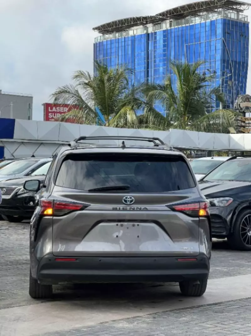 Toyota Sienna   - 2022