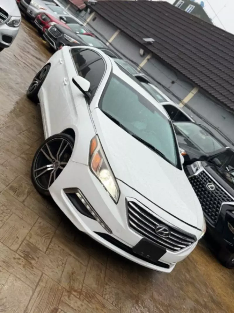 Hyundai Sonata   - 2015