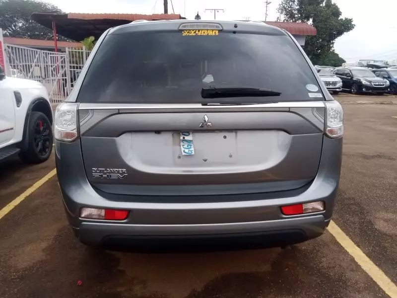 Mitsubishi OUTLANDER   - 2013