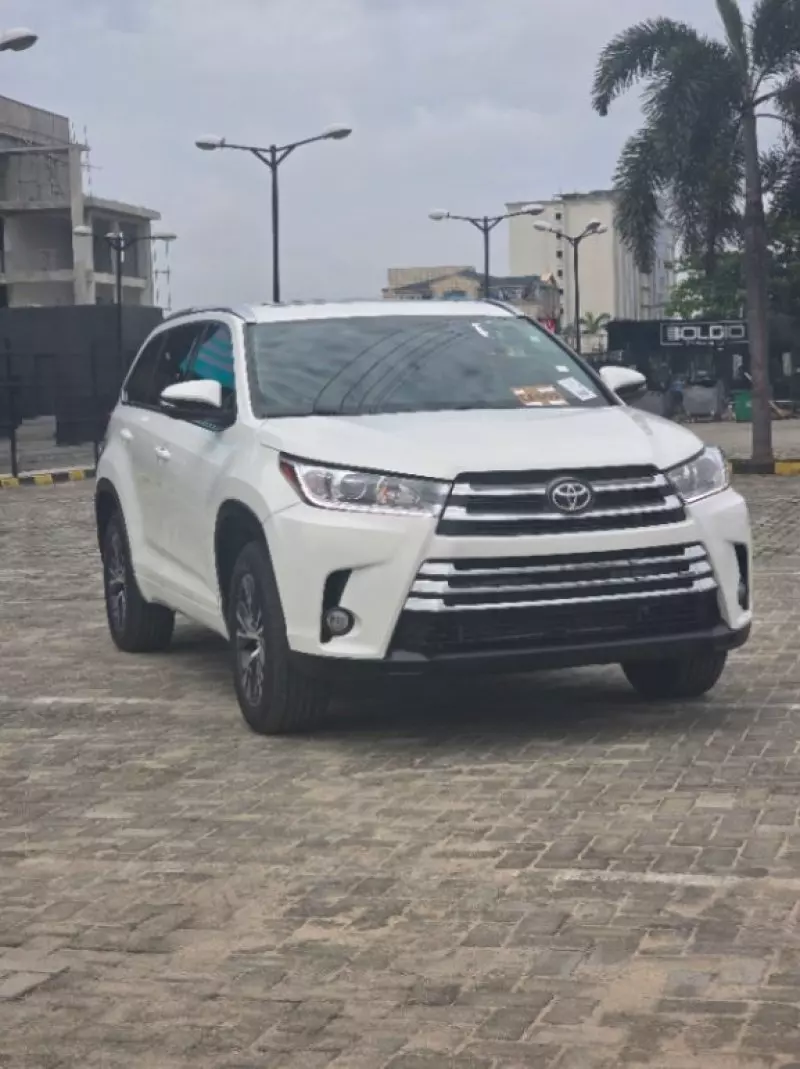 Toyota Highlander   - 2016