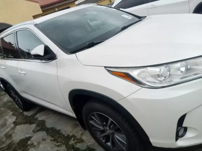 Toyota Highlander   - 2019