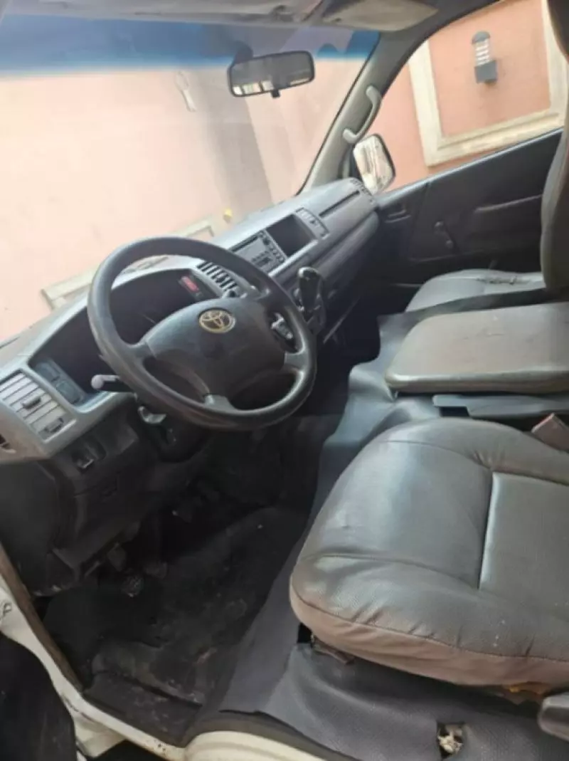 Toyota Hiace   - 2010