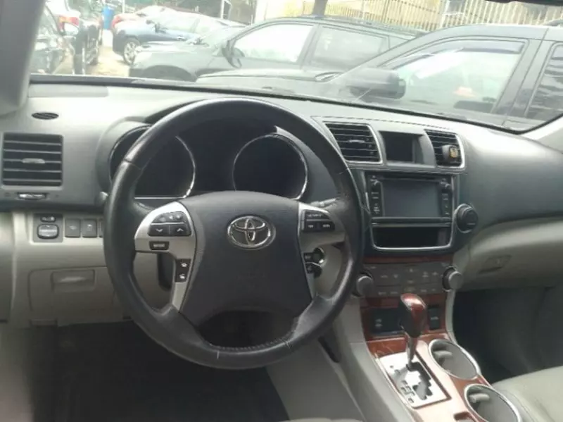 Toyota Highlander   - 2013