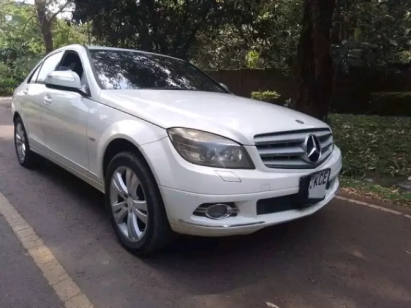 Mercedes-Benz C200   - 2010