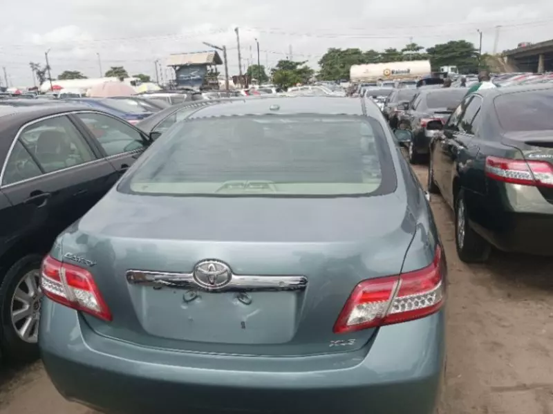Toyota Camry   - 2010