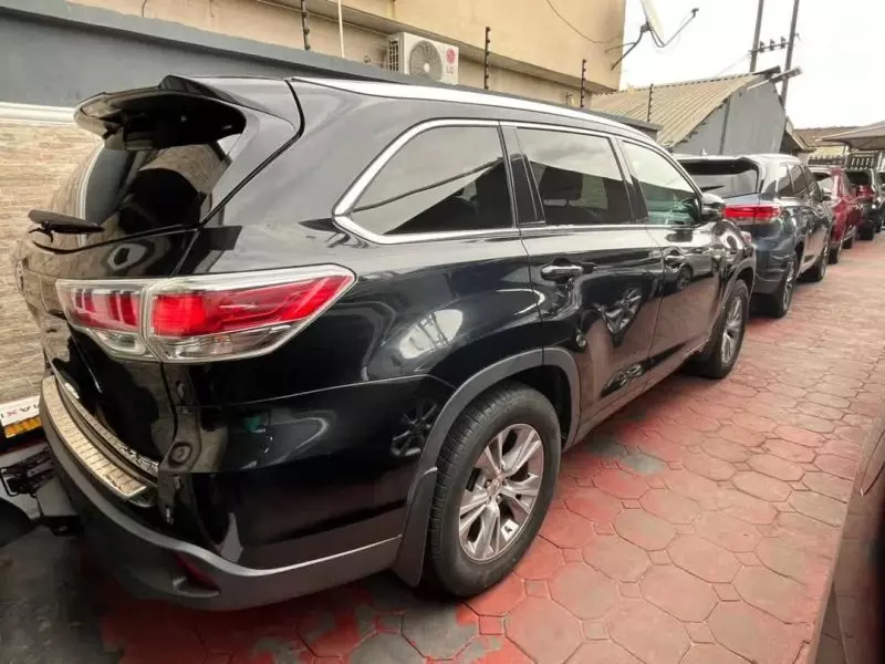Toyota Highlander   - 2015