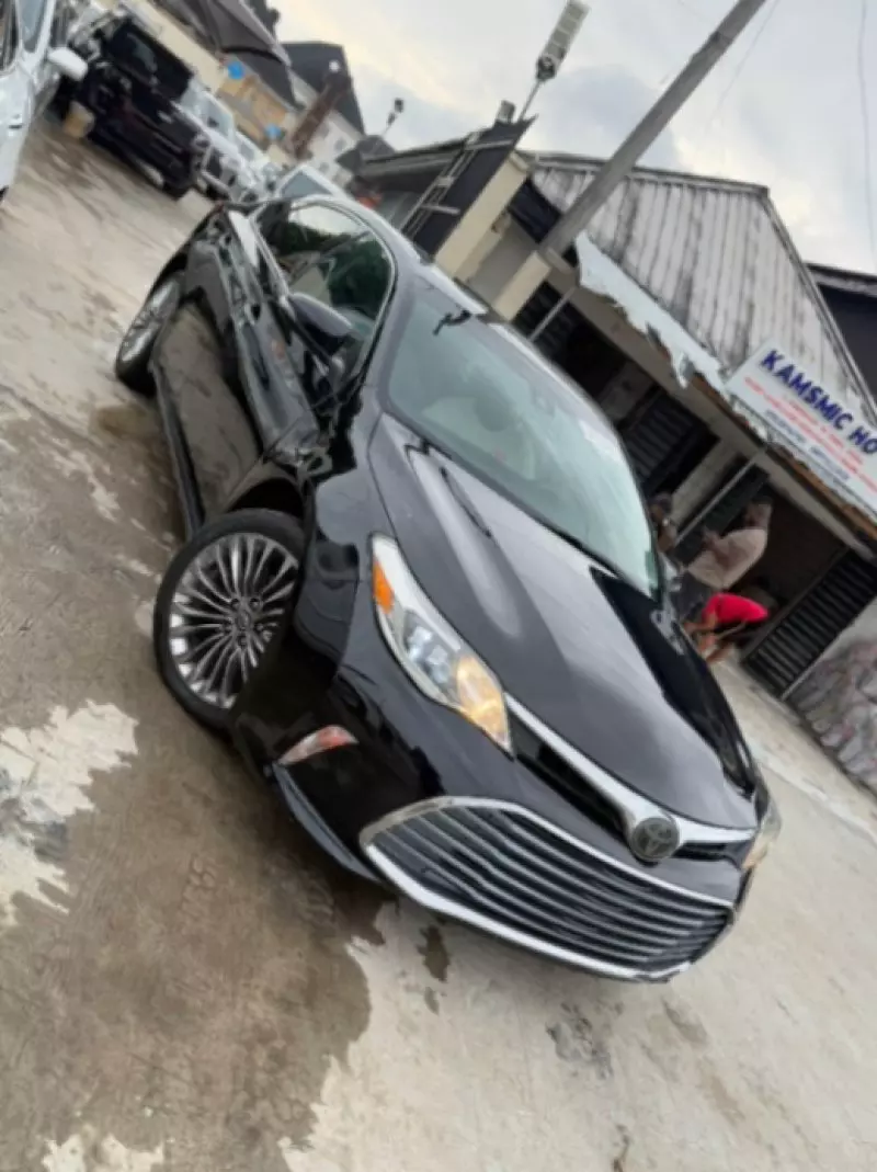 Toyota Avalon   - 2016