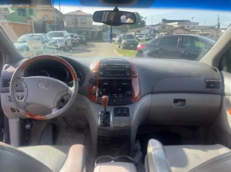 Toyota Sienna   - 2006