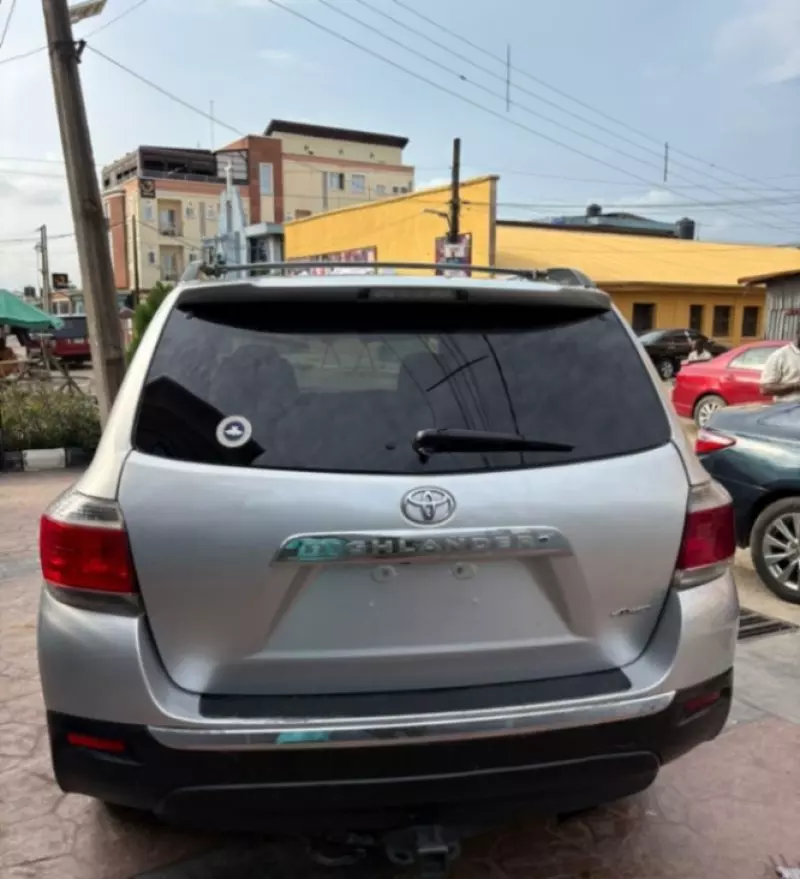Toyota Highlander   - 2011