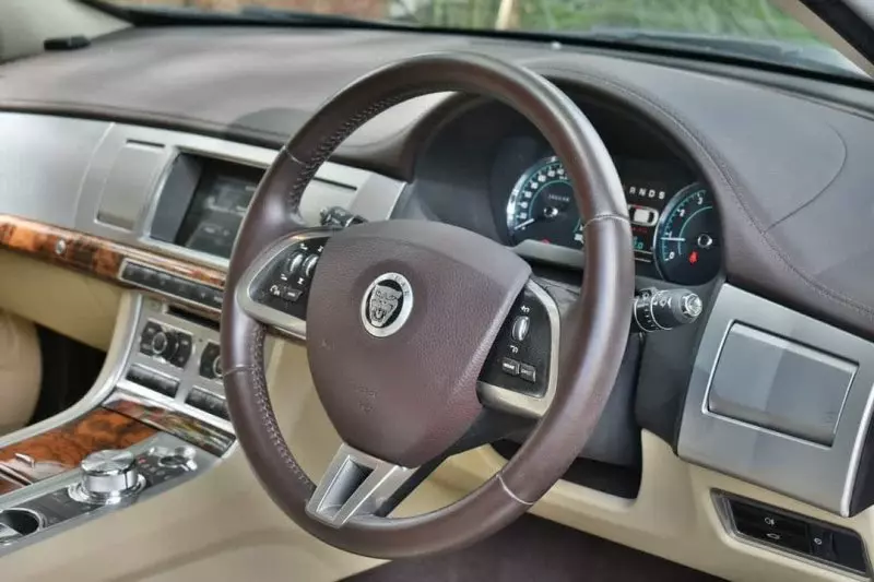 Jaguar XE   - 2013