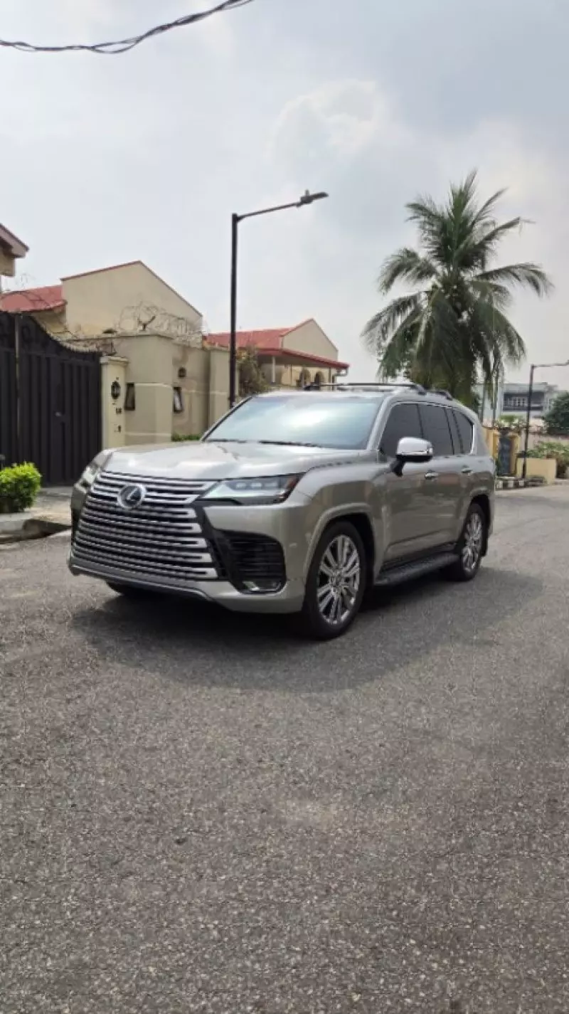 Lexus LX