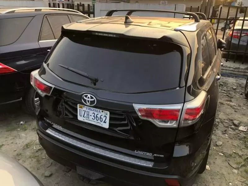 Toyota Highlander   - 2016