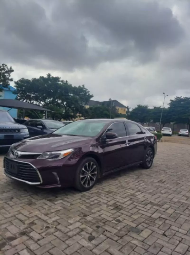 Toyota Avalon   - 2017