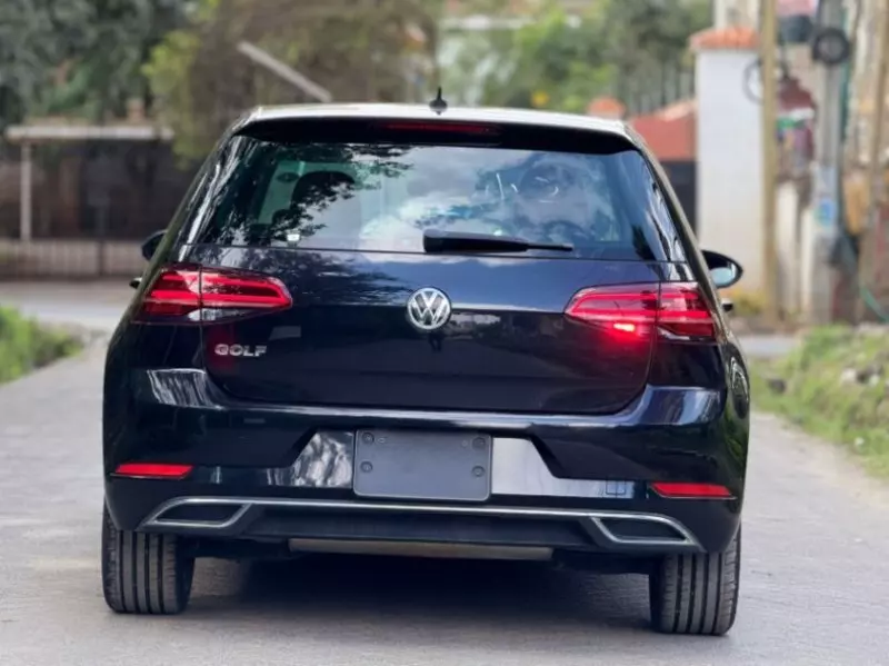 Volkswagen Golf   - 2018