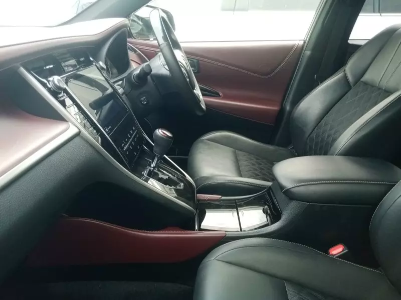 Toyota Harrier   - 2016