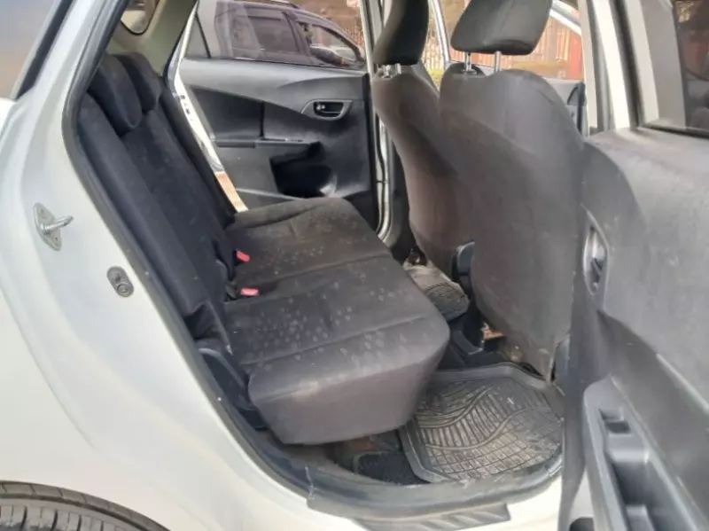 Toyota Ractis   - 2012