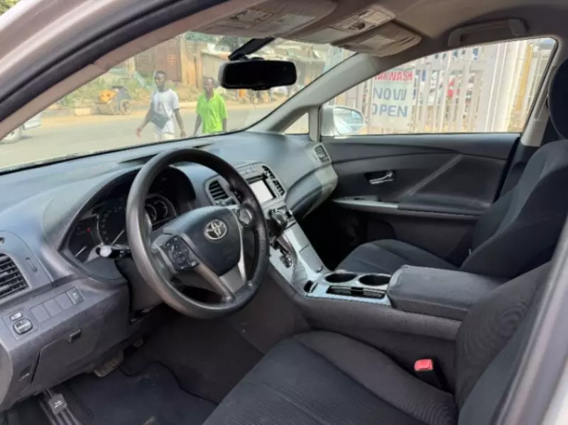 Toyota Camry   - 2011