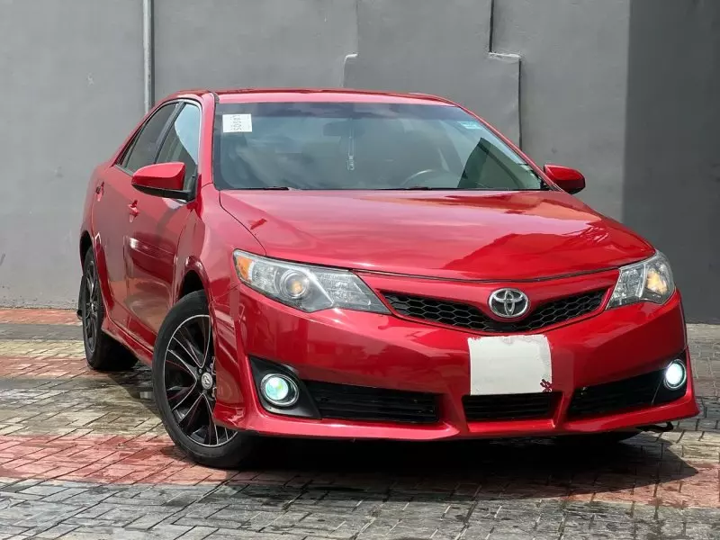 Toyota Camry   - 2013