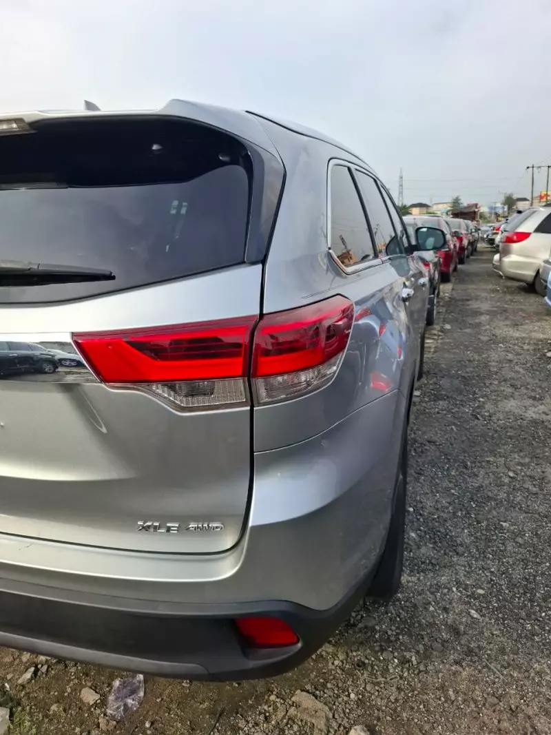 Toyota Highlander   - 2017