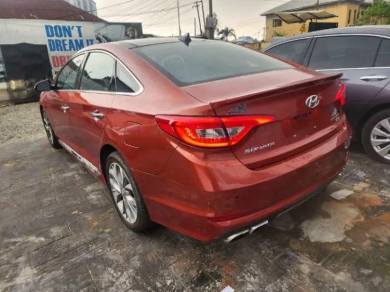 Hyundai Sonata   - 2015