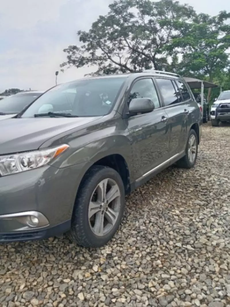 Toyota Highlander   - 2011