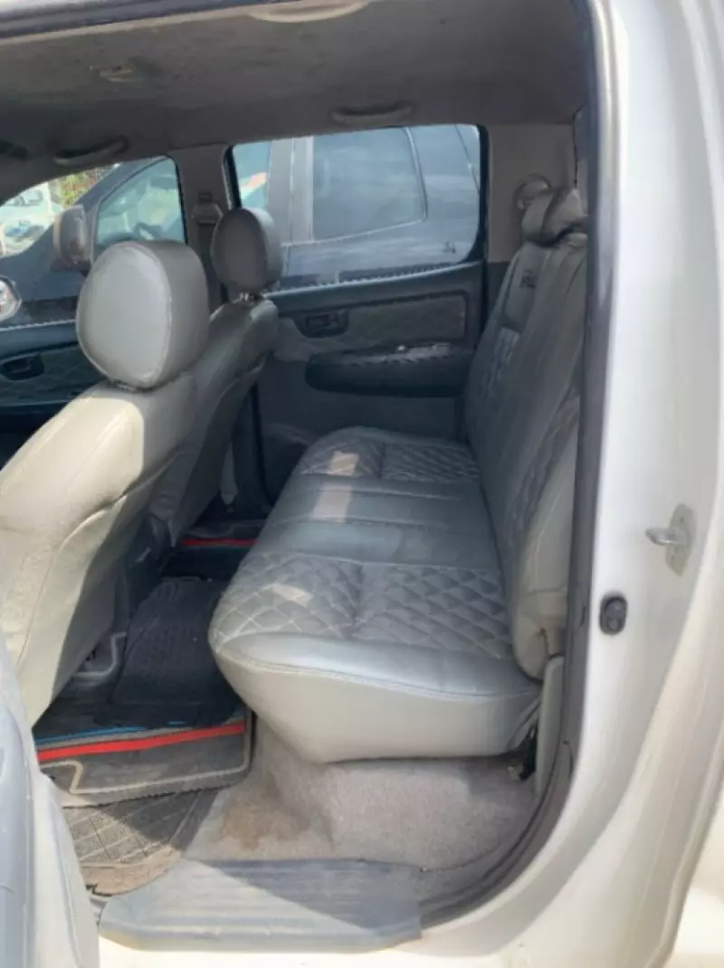 Toyota Hilux   - 2010