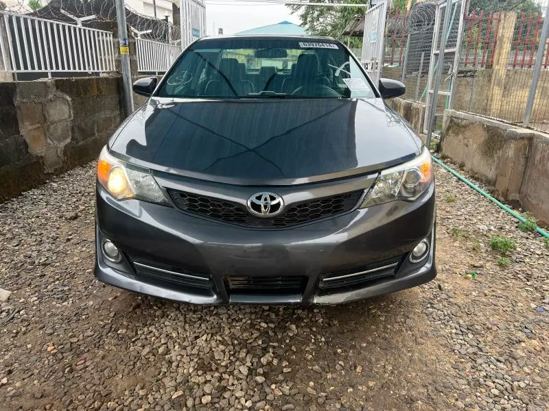 Toyota Camry   - 2013
