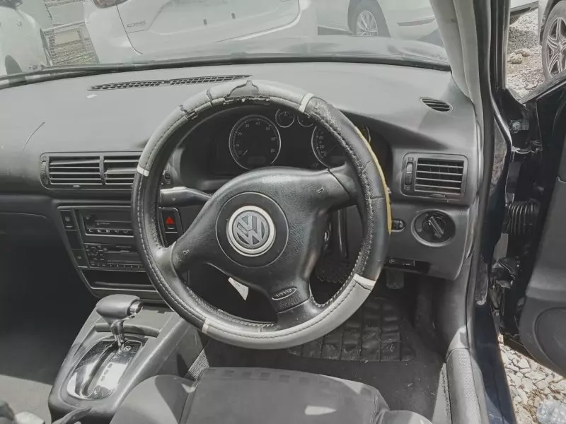 Volkswagen Passat   - 2006