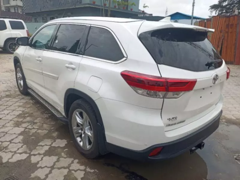 Toyota Highlander   - 2015