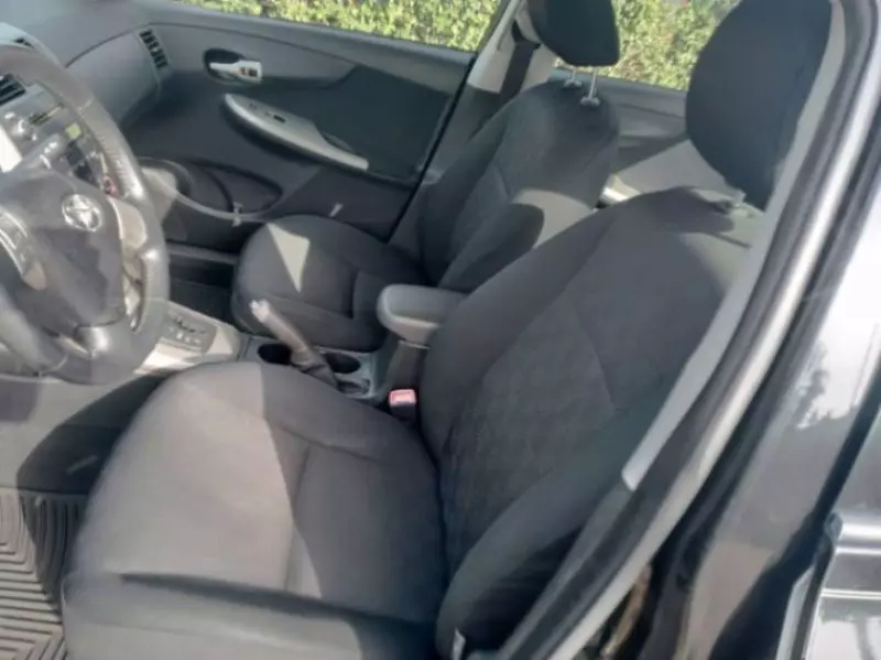 Toyota corolla   - 2010