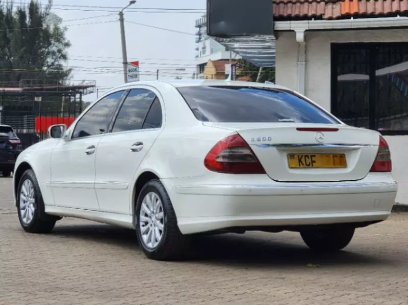 Mercedes-Benz E 300   - 2008