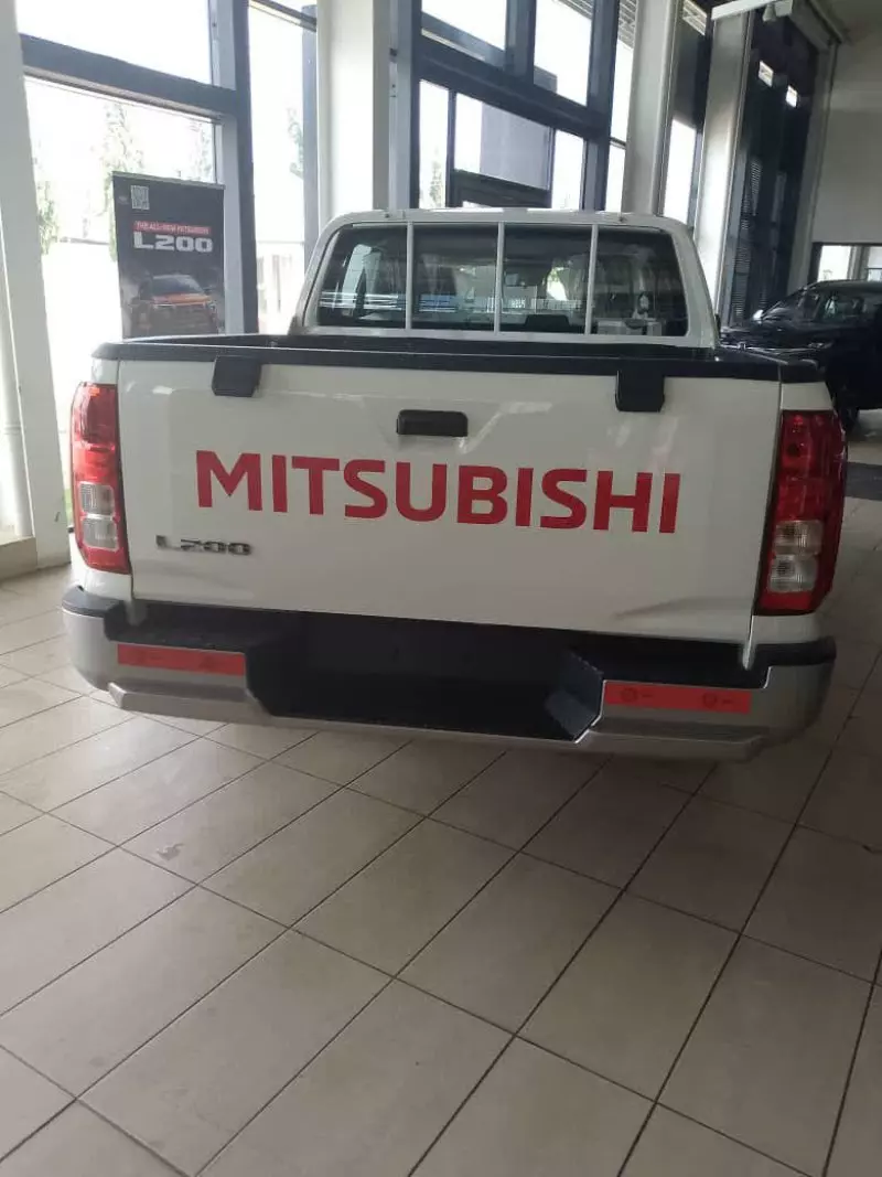 Mitsubishi L200   - 2024
