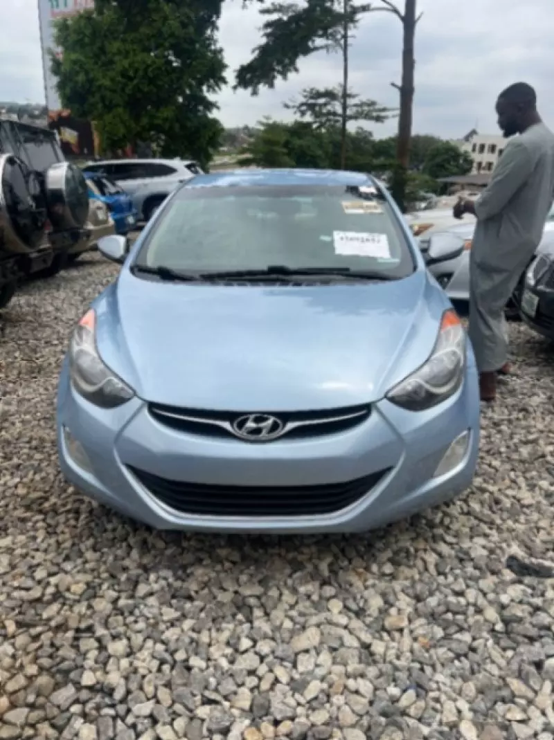 Hyundai Elantra   - 2013