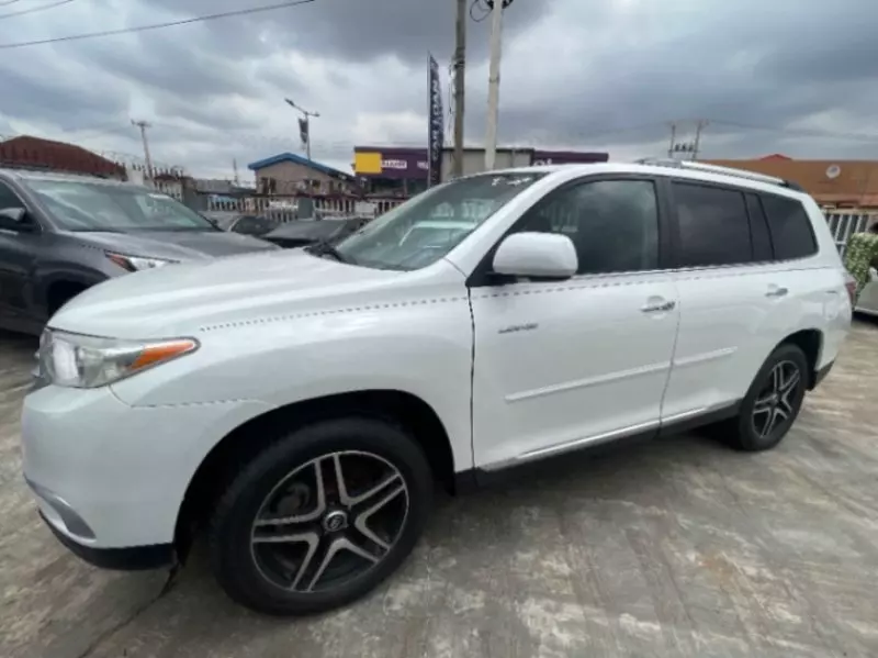 Toyota Highlander   - 2012
