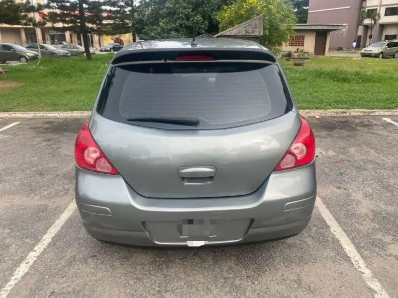 Nissan Versa   - 2010