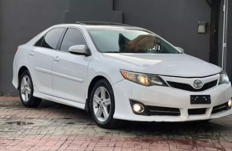 Toyota camry   - 2012