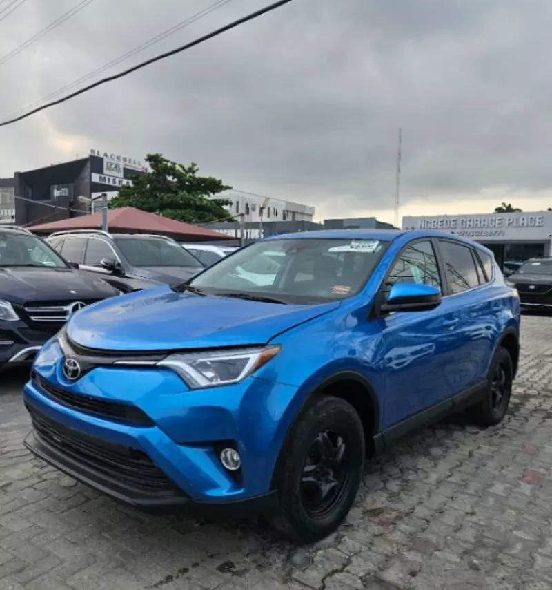 Toyota RAV4   - 2017