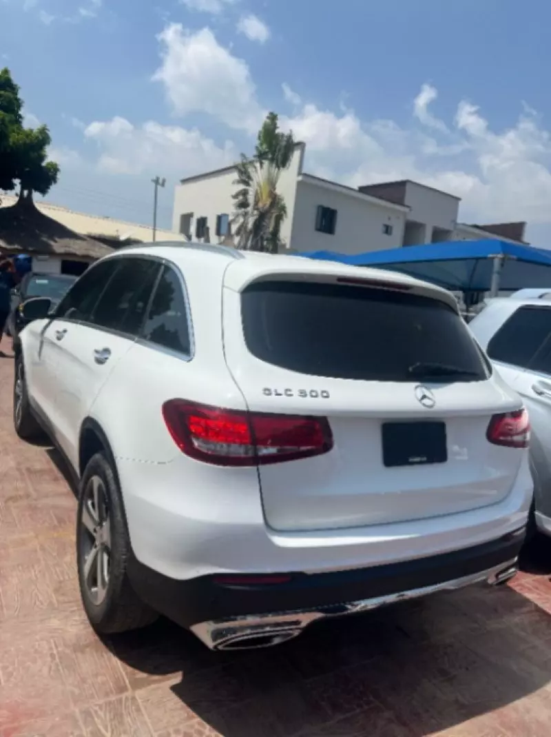 Mercedes-Benz GLC 300   - 2017