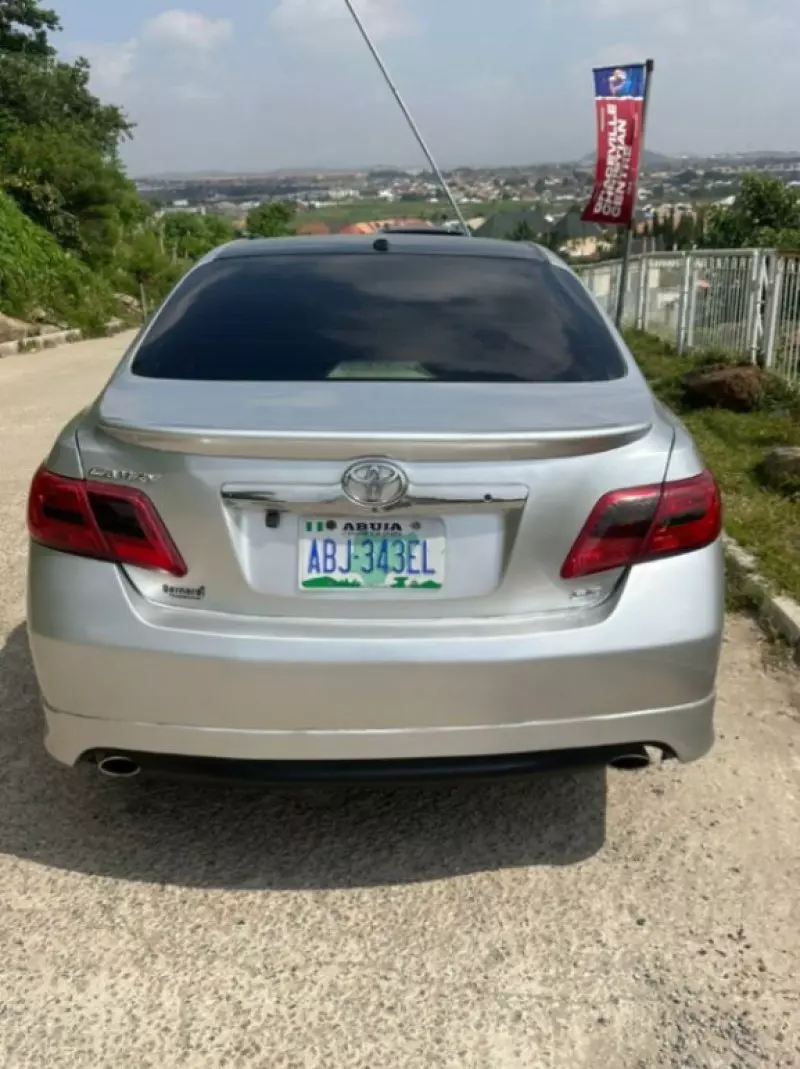Toyota Camry   - 2010
