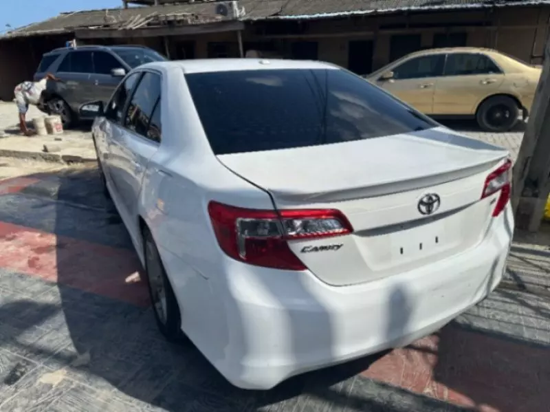 Toyota camry   - 2012