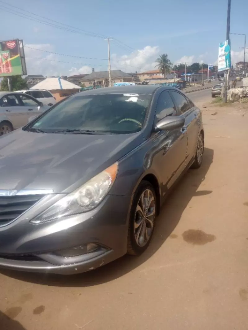 Hyundai Sonata   - 2012