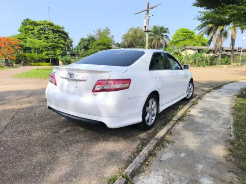 Toyota camry   - 2010
