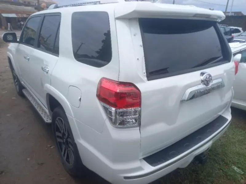 Toyota 4-Runner   - 2011