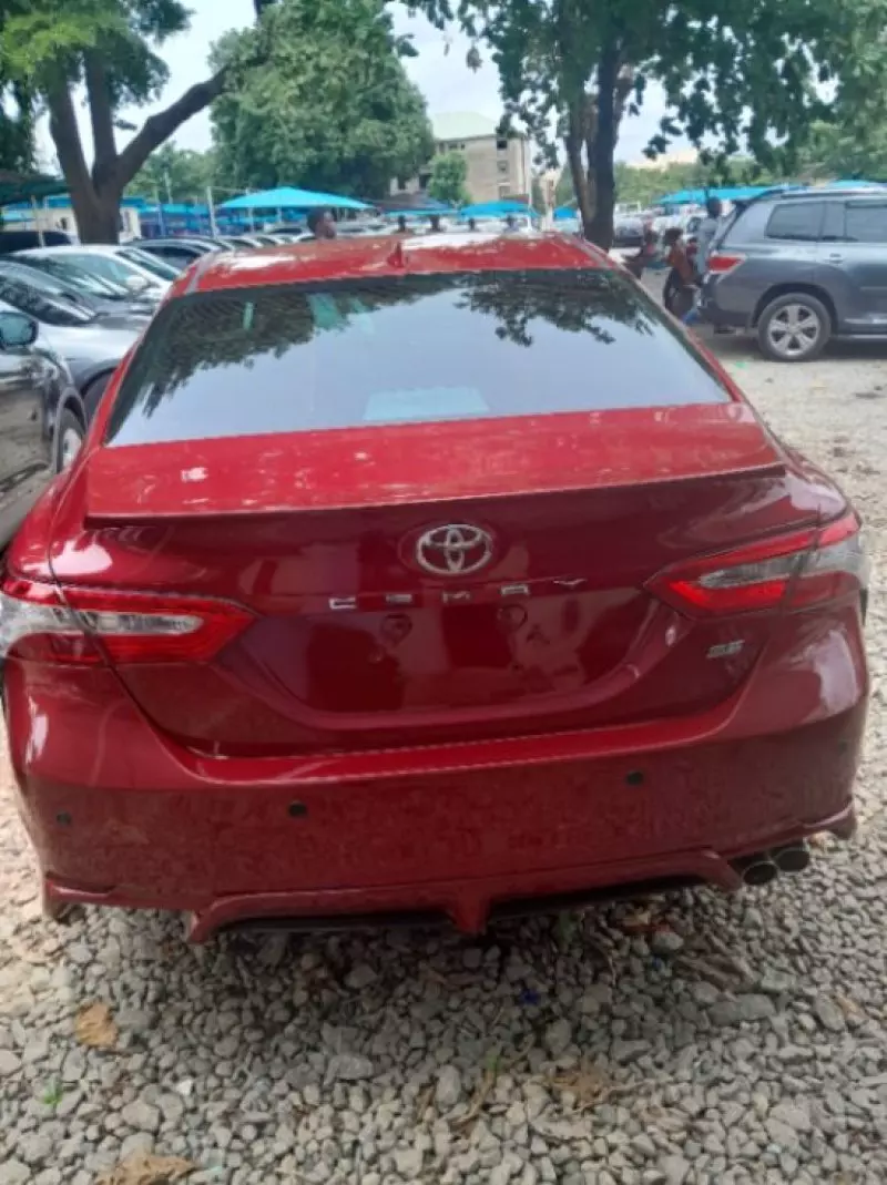 Toyota Camry   - 2018
