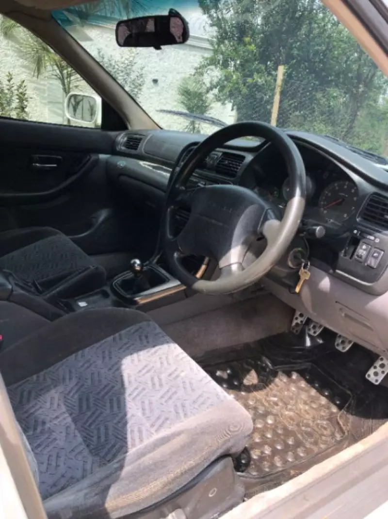 Subaru Legacy   - 2000