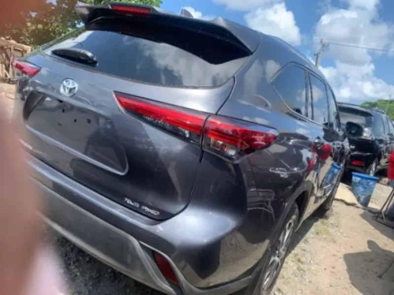 Toyota Highlander   - 2020