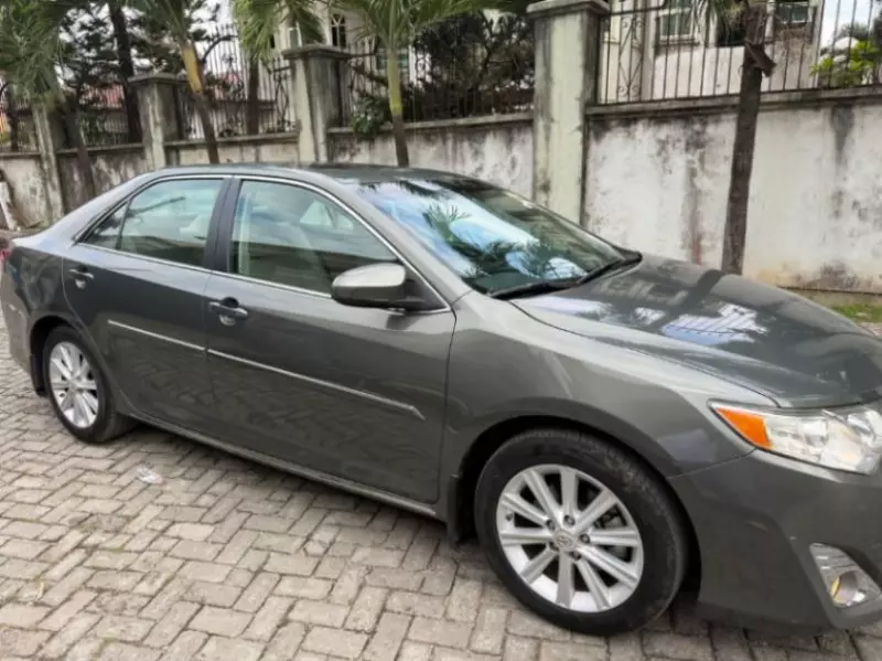 Toyota Camry   - 2012