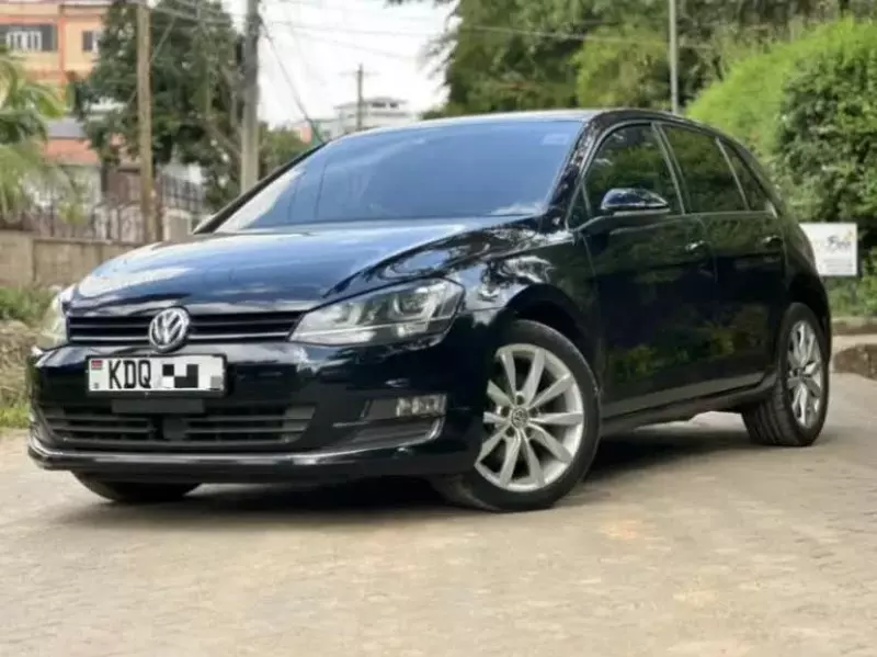 Volkswagen Golf   - 2017