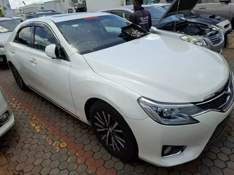 Toyota Mark X - 2016